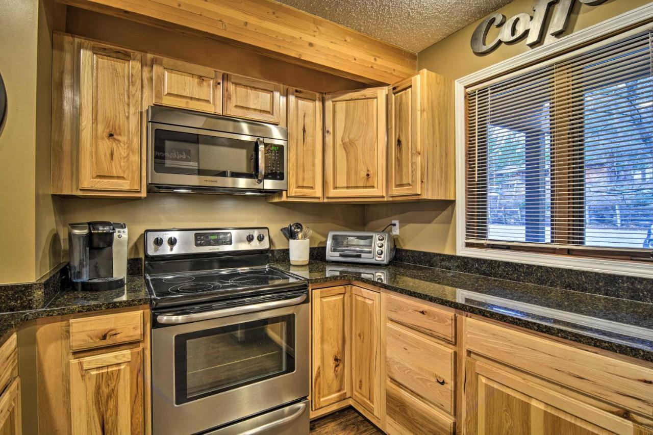 Cozy Bellaire Condo With Balcony - 3 Mi To Skiing! Exterior photo